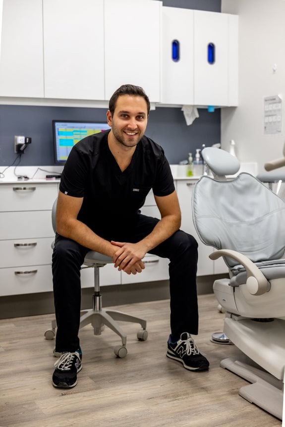 [CITY] Dentist, Dr. Nicolas